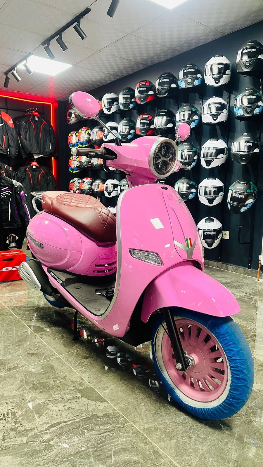 Pembe Scooter